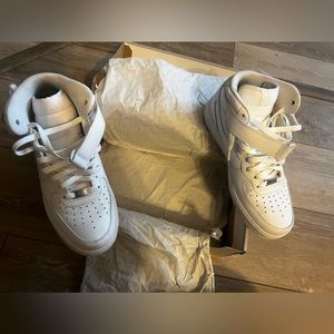 Used men's Nike size 9, looks like new